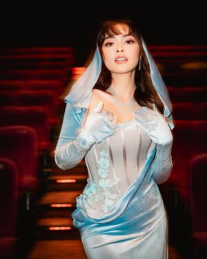 Jolene Marie Rotinsulu Instagram - The little blue riding hood a.k.a Mirna for “Sampai Nanti, Hanna!” Gala Premiere 🩵

Deeply heartfelt and emotional movie indeed, bercerita tentang konflik perjuangan melawan diri, dan dipersembahkan untuk semua korban/penyintas dari segala bentuk kekerasan (terlebih khusus kekerasan verbal) 5 Desember 2024 di seluruh bioskop di Indonesia.

@meizy_latuconsina on style, @wicaksonoajiofficial on attire, @barry_irawan on makeup, @bhuto_hairdoo on hairdo, @amerojewellery on jewelry, and @armanfebryan on documentation.
