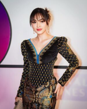 Jolene Marie Rotinsulu Instagram - Merandai Cakrawala Sinema Indonesia di Malam Anugerah Piala Citra Festival Film Indonesia 2024 🇮🇩

@doleytobing on style, @dimassinggih on attire, @leciel.design on accessories, @windy_lazuardi on makeup and hairdo, @armanfebryan on documentation.

@festivalfilmid @parfi56
