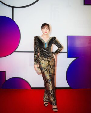 Jolene Marie Rotinsulu Instagram - Merandai Cakrawala Sinema Indonesia di Malam Anugerah Piala Citra Festival Film Indonesia 2024 🇮🇩

@doleytobing on style, @dimassinggih on attire, @leciel.design on accessories, @windy_lazuardi on makeup and hairdo, @armanfebryan on documentation.

@festivalfilmid @parfi56