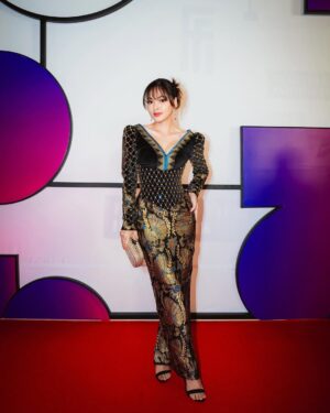 Jolene Marie Rotinsulu Instagram - Merandai Cakrawala Sinema Indonesia di Malam Anugerah Piala Citra Festival Film Indonesia 2024 🇮🇩

@doleytobing on style, @dimassinggih on attire, @leciel.design on accessories, @windy_lazuardi on makeup and hairdo, @armanfebryan on documentation.

@festivalfilmid @parfi56