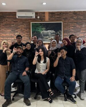 Jolene Marie Rotinsulu Instagram - Raker #TimBadak 2025 di HQ Yayasan Badak Indonesia.
Terima kasih banyak kami ucapkan kepada semua pihak yang sampai hari ini telah dan masih mendukung @badak.indonesia dan segala upaya yang dilakukan untuk mencegah terjadinya illegal poaching Badak yang saat ini statusnya sudah “Critically Endangered”.
Banyak sekali hal-hal baik yang sudah kami rencanakan dan segera akan direalisasi di tahun 2025 ini, semoga di tahun 2025 ini kami bisa berusaha lebih baik lagi tentunya dengan dukungan dari semua #SahabatBadak, salam lestari!

*bonus slide terakhir 🤭

With love,
Your Sumatran and Javan Rhino Conservation Ambassador 🦏🌳