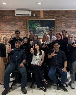 Jolene Marie Rotinsulu Instagram - Raker #TimBadak 2025 di HQ Yayasan Badak Indonesia.
Terima kasih banyak kami ucapkan kepada semua pihak yang sampai hari ini telah dan masih mendukung @badak.indonesia dan segala upaya yang dilakukan untuk mencegah terjadinya illegal poaching Badak yang saat ini statusnya sudah “Critically Endangered”.
Banyak sekali hal-hal baik yang sudah kami rencanakan dan segera akan direalisasi di tahun 2025 ini, semoga di tahun 2025 ini kami bisa berusaha lebih baik lagi tentunya dengan dukungan dari semua #SahabatBadak, salam lestari!

*bonus slide terakhir 🤭

With love,
Your Sumatran and Javan Rhino Conservation Ambassador 🦏🌳