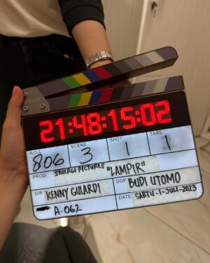 Jolene Marie Rotinsulu Instagram - Jangan lupa nonton Lampir di @visionplusid ya

*Btw favorite kalian slide berapa? Aku slide 9,10 & 11 :))