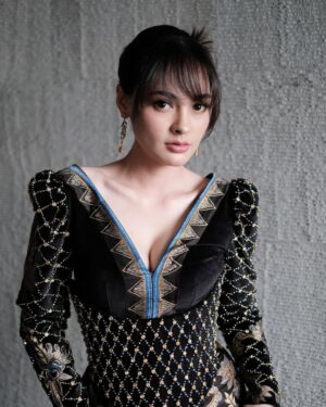 Jolene Marie Rotinsulu Instagram - Bersiap untuk Malam Anugerah Piala Citra Festival Film Indonesia 2024

@doleytobing on style, @dimassinggih on attire, @leciel.design on accessories, @windy_lazuardi on makeup and hairdo. Thank you team ✨