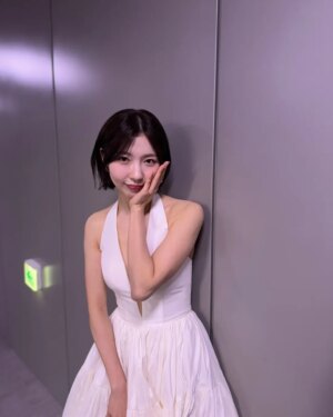 Joo Hyun-young Instagram - 상렬 선배님과 디제이상을 시상하는 영광을 누리게 되다니! 방송국에서 마주칠 때마다 늘 아빠처럼 다정하게 챙겨주시는 상렬 선배님. 오늘 내게 편도선 미인이라고 칭찬해주셨다. 너무 행복한 밤이다. ㅎㅎ 🫶 #2024sbs연예대상