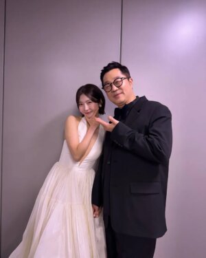 Joo Hyun-young Instagram - 상렬 선배님과 디제이상을 시상하는 영광을 누리게 되다니! 방송국에서 마주칠 때마다 늘 아빠처럼 다정하게 챙겨주시는 상렬 선배님. 오늘 내게 편도선 미인이라고 칭찬해주셨다. 너무 행복한 밤이다. ㅎㅎ 🫶 #2024sbs연예대상
