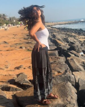 Jovita Livingston Jones Instagram - Ease 🌊🤍😎