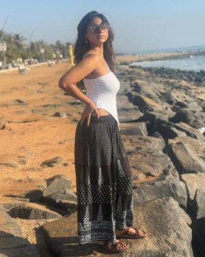 Jovita Livingston Jones Instagram - Ease 🌊🤍😎