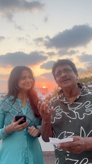 Jovita Livingston Jones Instagram - Since many of y’all wanted to hear Appa singing again ..this one is for y’all ❤️ Inji idupazhagi ft Appa and me ❤️ 

Audio mixing @theharinagaraj ❤️

#reels #trending #music #covers #tamilsongcovers #trendinginstagram #illayara #injiiduppazhagi #trendingcovers #fatherdaughter #reelsinsta #instareels #devarmagan #livingston #jovitalivingston  #trendingreels #reelsindia