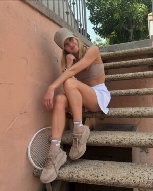 Joy Corrigan Instagram - The new @alo runner gravel color launch 👟 is here and I’m obsessed 🚀😃🫶🏻 #aloRUNNER