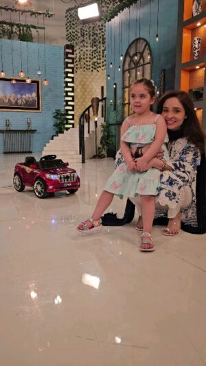 Juggan Kazim Instagram - Noorbano came to work today... thank God, @ptvhome.official Lahore Center has a fully functional daycare!!! My little ones can come and play while I host my show with the mental peace that my babies are near me. 

Thank you, @qaisarshareef Sahib, for your constant support 🙏🏻