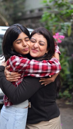 Juhi Parmar Instagram - No matter what, my love for you will never fade, my little one. Always here, always yours❤️
Once a Mother always a Mother 💖

#sanamterikasam #motherdaughter #sundayfunday #motherhood #daughter
