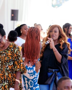 Juliana Kanyomozi Instagram - Spent the day yesterday with the lovely students, parents and teachers of GMS SCHOOL NABBINGO. We had such a blast together 🖤🎤. 

📸 @zakiephotography