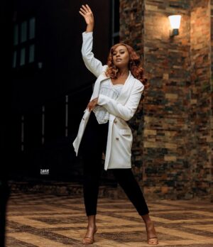 Juliana Kanyomozi Instagram - Weekend vibes 🎤 🤍

 📸  @zakiephotography