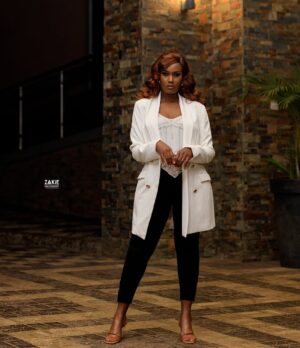 Juliana Kanyomozi Instagram - Weekend vibes 🎤 🤍

 📸  @zakiephotography