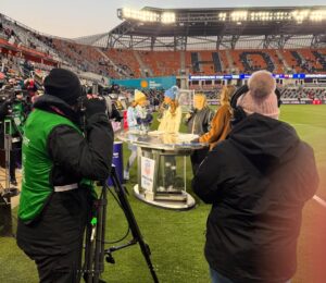 Julie Foudy Instagram - OK yes, I may be a wee bit soft (thank you beanie and fuzzy gloves) but I couldn’t be more excited for a new year of USWNT soccer on TNT and a new teammate!!! (I’ve always wanted to say we were teammates). Big cheers and a huge welcome to THE Becky Sauerbrunn!!! ❤️🙌🏼🎉