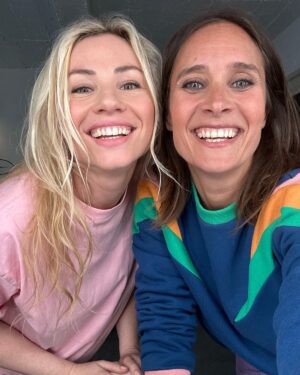Julie de Bona Instagram - Une année 2024 bien remplie de joie, de trac, de rencontres, d’adrénaline, de nouvelles aventures passionnantes, de prises de risque, de partage, de fierté, d’amour et d’amitié. 
On a toujours envie de se souvenirs des bons moments meme si il y a aussi eu des peines, de déceptions, des blessures et des moments plus difficiles 
Regardons le verre à moitié plein et avançons avec confiance dans 2025 
Je vous souhaite une belle année 2025