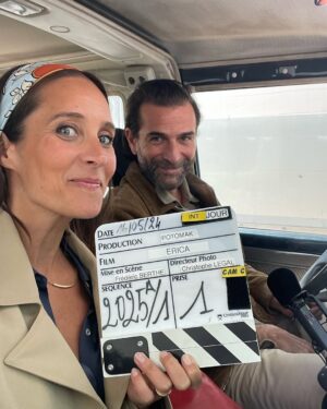Julie de Bona Instagram - Une année 2024 bien remplie de joie, de trac, de rencontres, d’adrénaline, de nouvelles aventures passionnantes, de prises de risque, de partage, de fierté, d’amour et d’amitié. 
On a toujours envie de se souvenirs des bons moments meme si il y a aussi eu des peines, de déceptions, des blessures et des moments plus difficiles 
Regardons le verre à moitié plein et avançons avec confiance dans 2025 
Je vous souhaite une belle année 2025