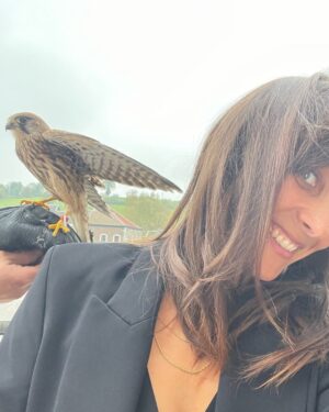 Julie de Bona Instagram - Une année 2024 bien remplie de joie, de trac, de rencontres, d’adrénaline, de nouvelles aventures passionnantes, de prises de risque, de partage, de fierté, d’amour et d’amitié. 
On a toujours envie de se souvenirs des bons moments meme si il y a aussi eu des peines, de déceptions, des blessures et des moments plus difficiles 
Regardons le verre à moitié plein et avançons avec confiance dans 2025 
Je vous souhaite une belle année 2025