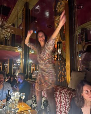 Julie de Bona Instagram - Une année 2024 bien remplie de joie, de trac, de rencontres, d’adrénaline, de nouvelles aventures passionnantes, de prises de risque, de partage, de fierté, d’amour et d’amitié. 
On a toujours envie de se souvenirs des bons moments meme si il y a aussi eu des peines, de déceptions, des blessures et des moments plus difficiles 
Regardons le verre à moitié plein et avançons avec confiance dans 2025 
Je vous souhaite une belle année 2025