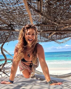 Jullye Giliberti Instagram - Así mis buenos días 🌞 

#contigo @fdelrincon #aqui #paradise #❤️
