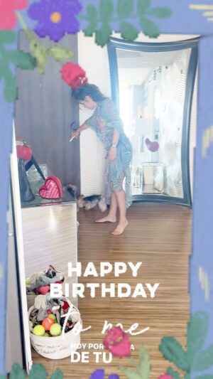 Jullye Giliberti Instagram - Un año más grande 
Un año más de vida cumplidos 
Un año más sabía de tantas cosas que me ha enseñado la vida… de más pruebas de más sacrificios , de algunos fracasos y otros tantos triunfos que sin duda me han hecho la mujer que soy hoy…
Hoy me siento bendecida, amada, agradecida …
Tengo una familia preciosa que me dio Dios .
Un papá en el cielo que me amó siempre 
Una mamá que da todo por mi 
Unas hermanas que son una bendición de la vida 
Unos sobrinos hijos también que son una belleza por los dos lados (el mío y el de Fer ) 
Unos cuñados que por ambas partes son mis hermanos 
Unos peluditos que me saltan cada día y llenan mi corazón 
Un esposo fuera de serie que me ha dado a manos llenas todo lo que puede y tiene para hacerme feliz…
Todos están sanos que es lo mas importante y tengo que agradecer por que están conmigo en todo momento…
Son un batallón de ángeles protectores que me dieron sin buscarlo … 
Gracias a mis amigos de verdad que están pase lo que pase y que me llenan cada día nos veamos o no estamos siempre para cuando más lo necesitamos…
Y a ustedes que me leen y que a través de esta vida virtual me hacen sentir querida… 

Es un muy lindo feliz cumpleaños! 

#GraciasVida #happybirthdaytome