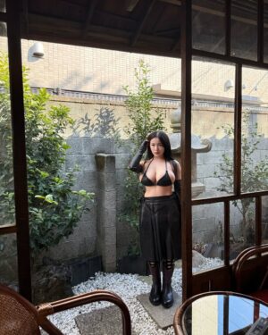 Jun Amaki Instagram - Korean🇰🇷magazine 

MAPS KOREA
@mapsworld_media 
📷 @maps_ryu 

韓国の雑誌に天木じゅんのグラビア掲載🖤
びっくりするくらいあっという間に撮影終わったのに
まじで最高にかっこいいグラビアになってた🤦🏻‍♀️

arm warmer @maisonmargiela 
skirt @prada 
swim @ysl 
スタイリングも本当にかっこいい😎

いつもプロ意識をもって挑んでるんだけど、
にしても、、

カメラマンさん撮るの早すぎて
プロの現場を体験した気持ちでした。

ぜひみんなに見て欲しいです🖤:)

한국의 잡지에 아마기 준의 그라비아 게재🖤
놀랄 정도로 순식간에 촬영이 끝났는데
진짜로 최고로 멋진 그라비아가 되어 있었다🤦🏻‍♀️

프로의 현장을 체험한 기분이었습니다.

꼭 모두 보고 싶습니다 🖤 :)