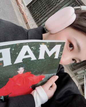 Jun Amaki Instagram - Korean🇰🇷magazine 

MAPS KOREA
@mapsworld_media 
📷 @maps_ryu 

韓国の雑誌に天木じゅんのグラビア掲載🖤
びっくりするくらいあっという間に撮影終わったのに
まじで最高にかっこいいグラビアになってた🤦🏻‍♀️

arm warmer @maisonmargiela 
skirt @prada 
swim @ysl 
スタイリングも本当にかっこいい😎

いつもプロ意識をもって挑んでるんだけど、
にしても、、

カメラマンさん撮るの早すぎて
プロの現場を体験した気持ちでした。

ぜひみんなに見て欲しいです🖤:)

한국의 잡지에 아마기 준의 그라비아 게재🖤
놀랄 정도로 순식간에 촬영이 끝났는데
진짜로 최고로 멋진 그라비아가 되어 있었다🤦🏻‍♀️

프로의 현장을 체험한 기분이었습니다.

꼭 모두 보고 싶습니다 🖤 :)