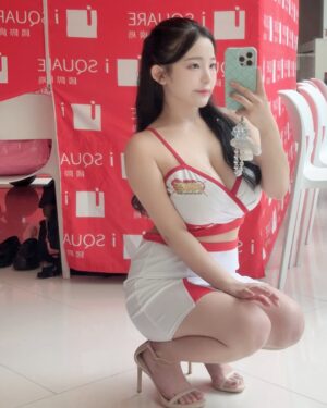 Jun Amaki Instagram - 🥊🇭🇰❤️

《培生擂台：無敵盃》🥊
リングガールを務めさせていただきます！

in 香港🇭🇰
計量、記者会見でした！

本日16日本番です🥊
香港に居る皆様、ぜひ一緒に応援しましょう❤️❤️

マネージャーさんと、
オンオフしっかり切り替えながら
めちゃくちゃ満喫してます🫶🏻🕶️

#hongkong
#香港
