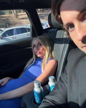 Justine Lupe Instagram - SAG AWARDS ! 💛 thanks for being my date @mysontason 
Thank you of having us @audi @audiusa 
@carolinaherrera 
@rebeccarams 
@barbdoeshair 
@muatraceylevy 
@katcookstyle
@traceycunningham1