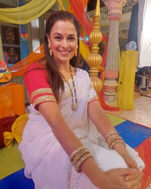 Jyoti Gauba Instagram - Wishing you all a Holi filled with vibrant colors, endless laughter, and beautiful memories! 
May this festival bring happiness, love, and positivity into your lives. Keep spreading joy like gulaal in the air! ✨🎨💖 

#HappyHoli #FestivalOfColors #HoliHai#happyhour #Holi2025 #FestivalOfColors #HoliHai #RangBarse #ColorfulVibes #HoliCelebration #FestiveMood #ColorsOfJoy #IndianFestival #HoliLove #GoodVibesOnly #SpringFestival #BuraNaManoHoliHai #HoliSpecial