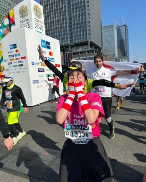 Kaho Takada Instagram - 自分をどうしたいのか、自分がどうしたいのか、
自分次第でどこまでも可能性が広がる事を
フルマラソンを通して知った。
今年もとびきり格別な景色を見たなぁ
絶対忘れない。
こんな感じだけど私って案外強いよ、負けないよ

ps.去年の東京マラソンでインスタライブに映り込んだマリオさんと一年越しの再会🍄ばったり🍄