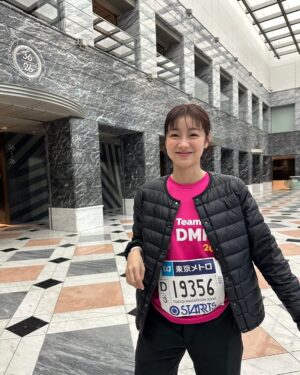 Kaho Takada Instagram - 東京マラソン2025！！！
今年もteam DMHCとして参加させてもらいました🏃‍➡️
無事完走、目標達成、自己ベスト更新4時間59分！！
あっぶないあっぶない
ギリだけど念願のサブ5仲間入り🎖️

沿道での応援は1人で走ってるんじゃないんだと
前に前に背中を押してくれた。
本当にありがとうございました！
もっとドナルド•マクドナルド•ハウスが広がってゆきますようにと願いを込めて走りました。
ハウスは病気の子供とそのご家族が
一緒に過ごせる家の事🏠
今年も色々なハウスチャリティイベントをやると思います、参加してくれたり思い出してくれたら嬉しいです☺︎

なんだか、今年も、よき一年になりそう〜