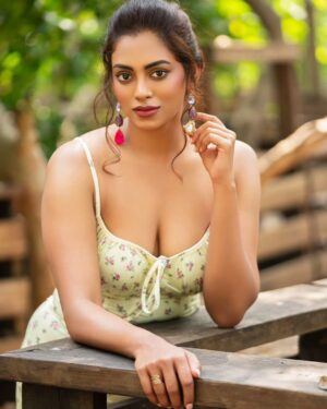 Kamakshi Bhaskarla Instagram - 🌟 🤩 ⭐️ 🌠 💫 ✡️ 
.
.
.
.
.
.
.
.
.
.
.
.
.
Photography - @shareefnandyala
Styling- @bymahi_
Make up and Hair - @brushbyanusha
.
. 
. 
. 
#tollywood #tollywoodactress #actress  #monicabellucci #movie #indiancinema #love #london #girlonfire #newyear #china #goa #firstfrost