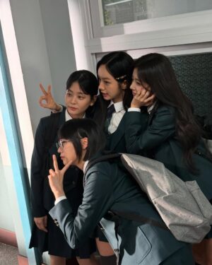 Kang Hye-won Instagram - 안녕 나의 언니들🥰👭👭😎