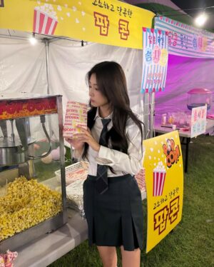 Kang Hye-won Instagram - 9화도 많은 시청 부탁드립니다🍿😎
