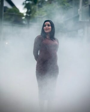 Kanmani Manoharan Instagram - Captured by the one who holds my heart ♥️ 
Husband @aswath_official Photography 🥰😘💯

Travel partner @msmholidays 

#singapore #singaporedairies❤️ #livingmydream