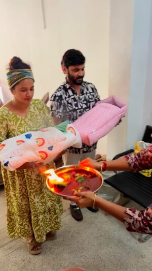 Kannika Snekan Instagram - எங்கள் 
வாரிசுகளை வரவேற்ற...
உங்கள் அன்புக்கு
நன்றி...

என்றும் அன்புடன்

சினேகன்
கன்னிகா சினேகன்.🙏💐🥰😍