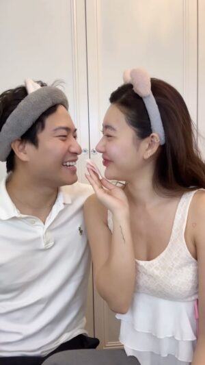 Kanyaphak Pongsak Instagram - อุ่ย เพื่อนๆมีคนล้างหน้าให้ยังงับ🫣🤣 ส่วนทางนี้มีแล้ว..แถมมีการ์นิเย่ ไมเซล่าสูตรสีชมพูคู่ใจ ล้างหน้าแบบฟินสุดๆ อิอิ🩷

#การ์นิเย่ไมเซล่า #GarnierThailand