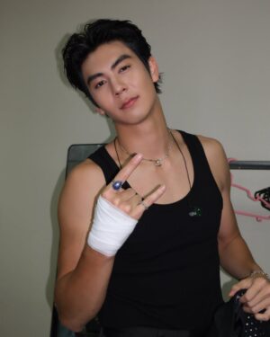 Kanyawee Songmuang Instagram - จับปูใส่ด้ง