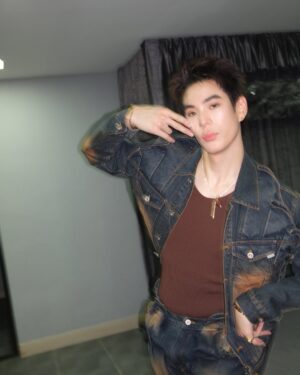 Kanyawee Songmuang Instagram - จับปูใส่ด้ง