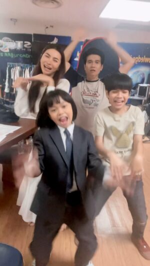 Kaothip Tidadin Instagram - ม่วนกรุ๊ป 😂😂😂 #ละครพ่อจ๋าแม่อยู่ไหน #ช่องวัน31  #ข้าวทิพย์ธิดาดิน @แตงกวา ชนันทิชา [ช่องจริง] @kino_kwa @ปอยฝ้าย มาลัยพร