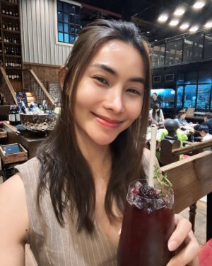 Kaothip Tidadin Instagram - ทักทายส่งกำลัง ช่วงเที่ยงๆนะคะ  ทานข้าวกันนะคะ 😍🫶🏻

#ข้าวทิพย์ธิดาดิน 
#kaothiptidadin