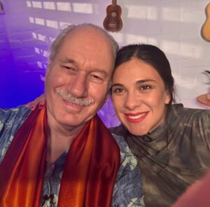 Karol Cariola Instagram - Hace unos días tuve la oportunidad de conocer al gran @pedroe , una persona mágica en todo el sentido de la palabra… quedé muy sorprendida de su sencillez, su forma de ver la vida, su simpatía y empatía, su desarrollada espiritualidad, entre muchas otras cosas que ojalá algún día pueda conocer más… 

Me encantaría mirar la vida con más calma y desarrollar la espiritualidad y conexión con muchos aspectos del universo que desconocemos ❤️