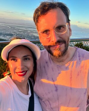 Karol Cariola Instagram - Feliz día del amor y la amistad ❤️🙏🏼🤰🏻🐣

Con Tomás quisimos compartir con ustedes, algunos momentos de felicidad y amor que hemos vivido juntos. Esperamos que estén celebrando y compartiendo con las personas que aman, sus parejas, amigos/as y familia. 

Solo disfruten ❤️

#QueVivaElAmor
#QueVivaLaAmistad