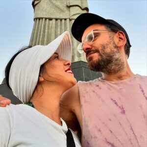 Karol Cariola Instagram - Feliz día del amor y la amistad ❤️🙏🏼🤰🏻🐣

Con Tomás quisimos compartir con ustedes, algunos momentos de felicidad y amor que hemos vivido juntos. Esperamos que estén celebrando y compartiendo con las personas que aman, sus parejas, amigos/as y familia. 

Solo disfruten ❤️

#QueVivaElAmor
#QueVivaLaAmistad