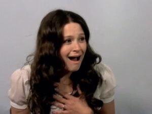 Actress Katie Lowes HD Photos and Wallpapers February 2025