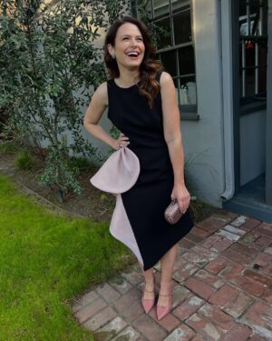 Katie Lowes Instagram - Shapirlowes red carpet shenanigans… and thank you @public_counsel for the most inspiring & important evening,  so honored to be there! 
Hair & MU by @dendoll and @traceycunningham1 
Style @nicolechavezstyle @albrightfashionlibraryla 
Bag @bottegavenetaworld 
Shoes @malonesouliers 
Dress @toni_maticevski