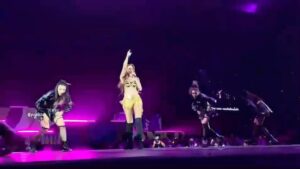 Katreeya English Instagram - Ok Na Ka.. มั้ยคะ?😜🥰🎤💃🏼 #grammyrsconcerts #grammyrsdancearenaconcert #concertdancearena