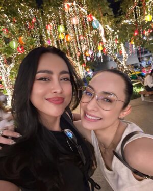 Katreeya English Instagram - Welcome back to Bkk!! So happy to see you all again🥰 Always great to catch up with my Bestie!❤️🥂😘 #bffs #goodvibes #chillvibes